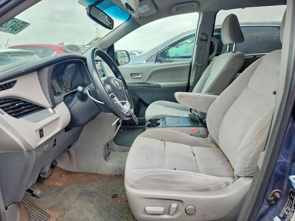 2015 TOYOTA SIENNA