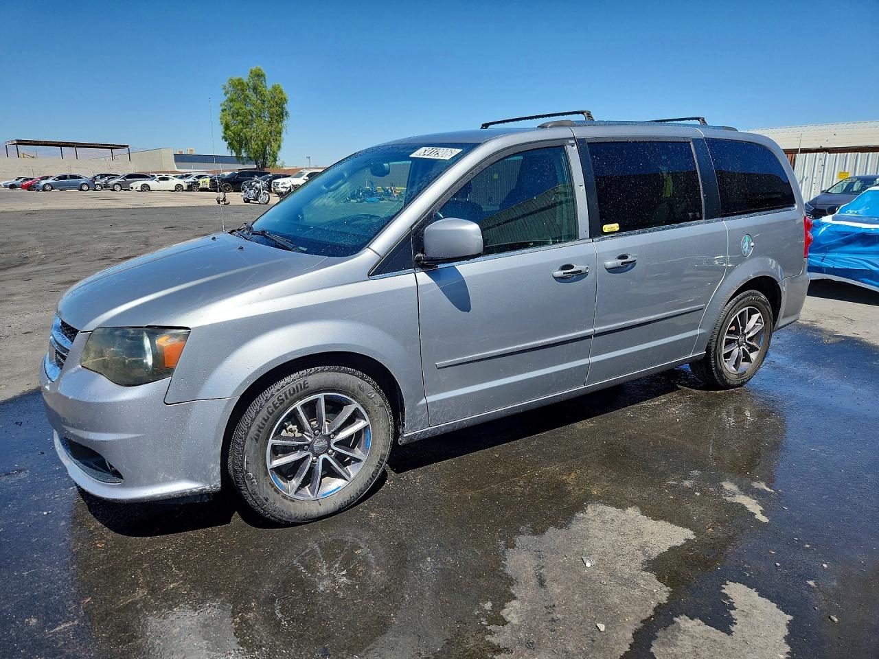 2017 DODGE GRAND CARAVAN SXT — Front 3/4