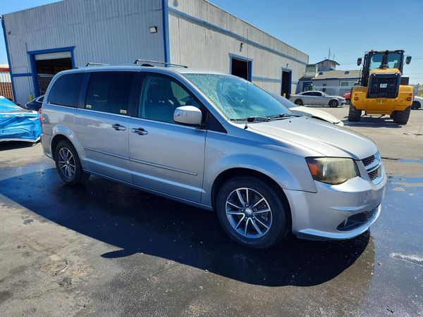 2017 DODGE GRAND CARAVAN SXT — Passenger 3/4