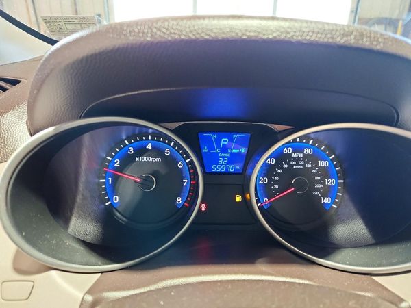 2015 HYUNDAI TUCSON GL (Middle-Low)