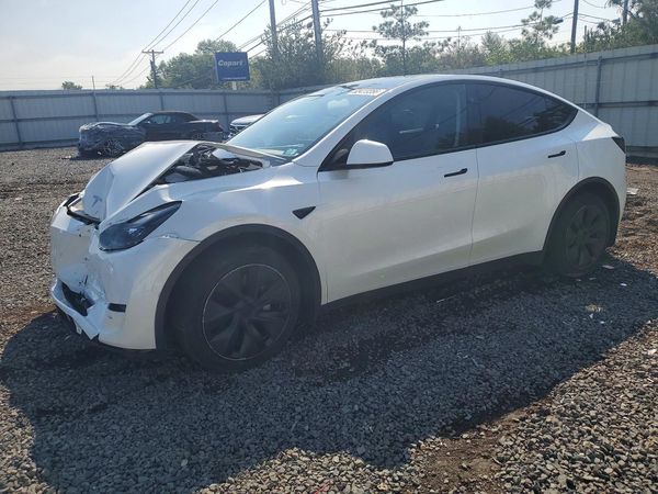 2024 TESLA MODEL Y — Front 3/4