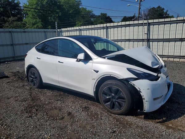 2024 TESLA MODEL Y — Passenger 3/4