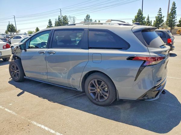 2025 TOYOTA SIENNA XSE