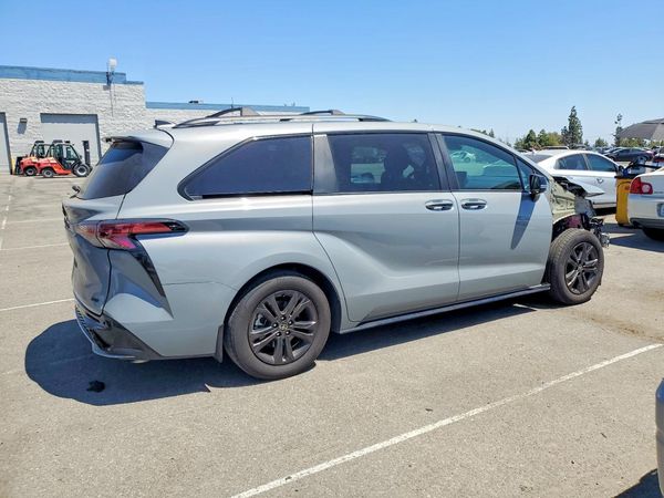 2025 TOYOTA SIENNA XSE