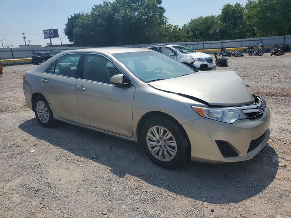 2014 TOYOTA CAMRY