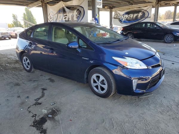 2015 TOYOTA PRIUS
