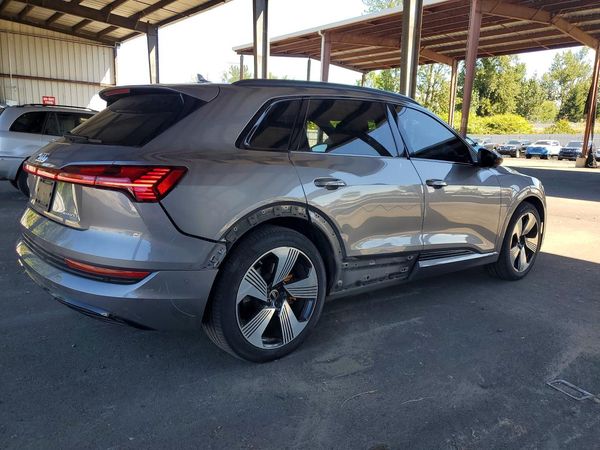 2023 AUDI E-TRON quattro Premium Plus