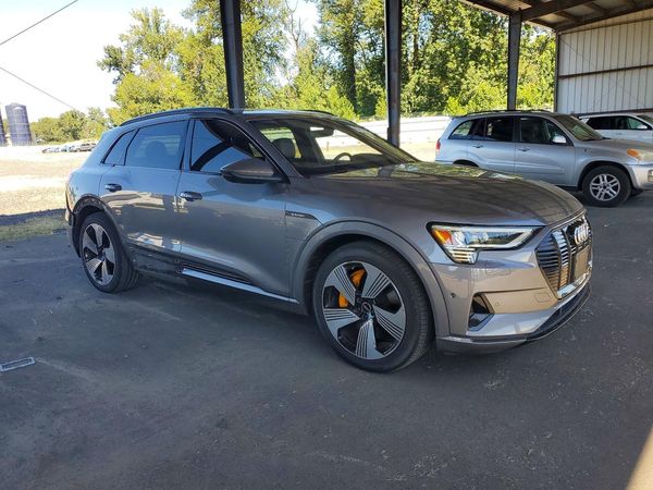 2023 AUDI E-TRON quattro Premium Plus