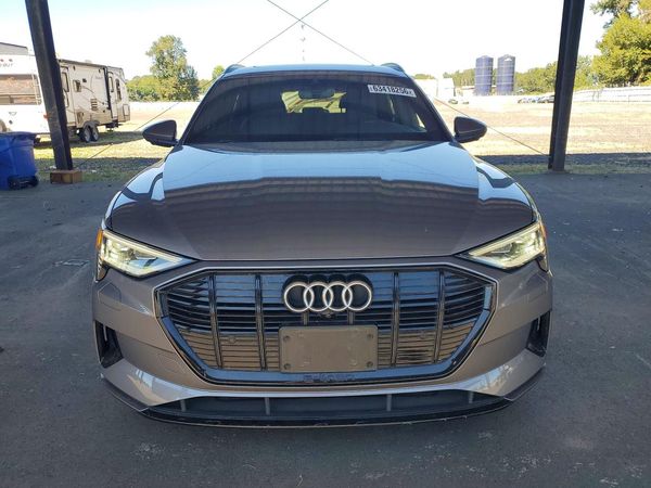 2023 AUDI E-TRON quattro Premium Plus