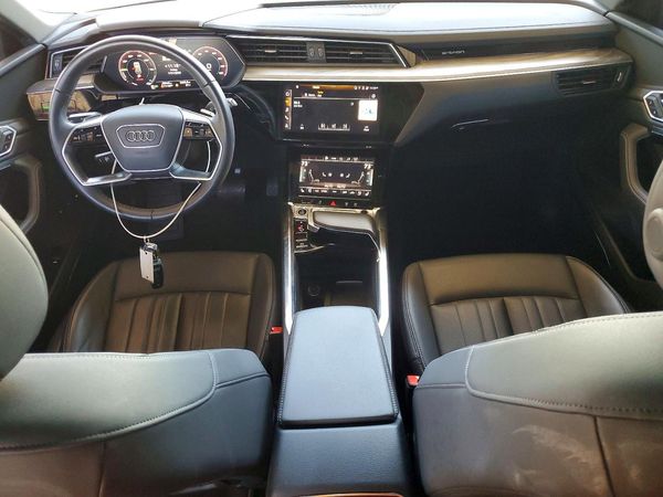 2023 AUDI E-TRON quattro Premium Plus
