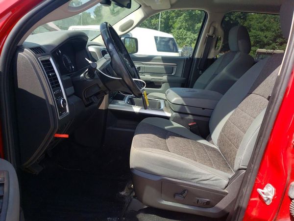2016 RAM 1500 SLT CREW CAB 4X4