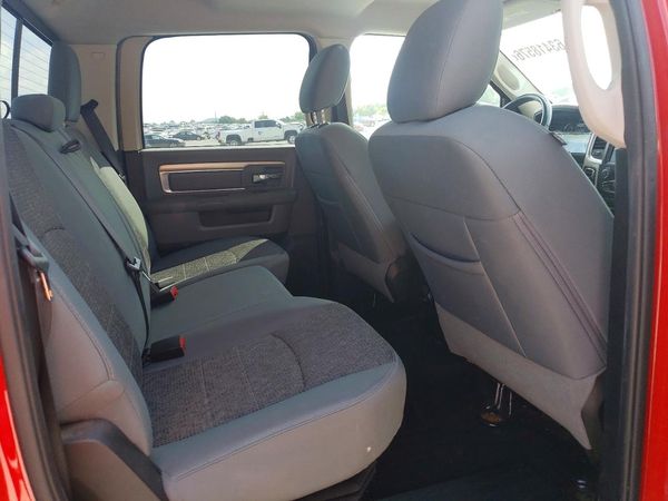 2016 RAM 1500 SLT CREW CAB 4X4