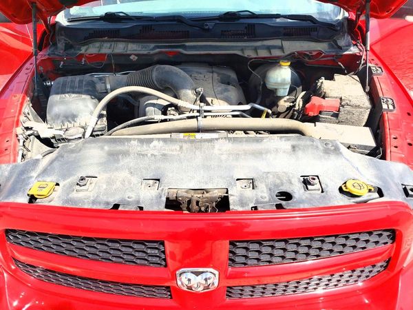 2016 RAM 1500 SLT CREW CAB 4X4