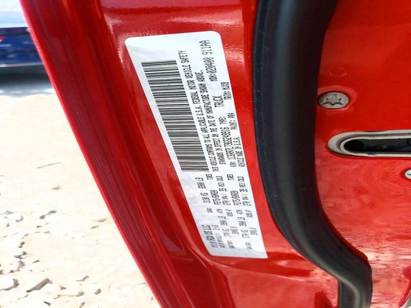 2016 RAM 1500 SLT CREW CAB 4X4