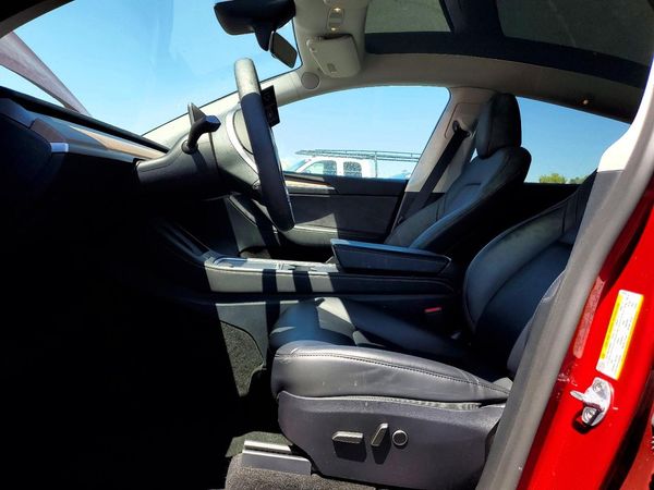 2025 TESLA MODEL Y