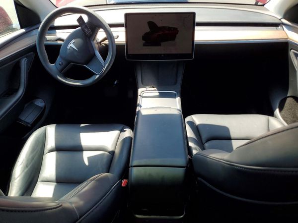 2025 TESLA MODEL Y