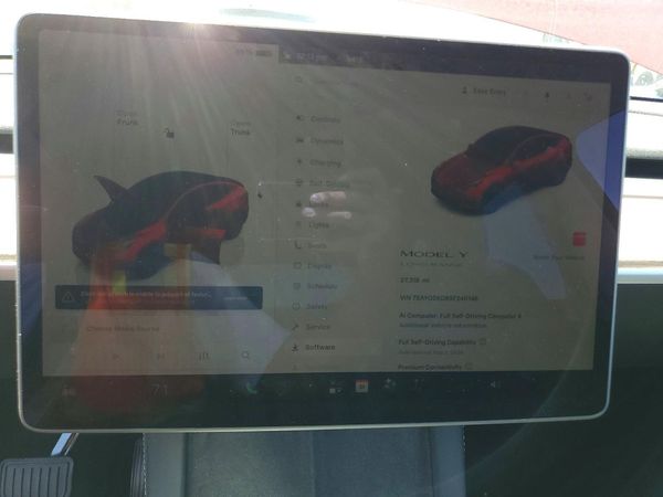 2025 TESLA MODEL Y
