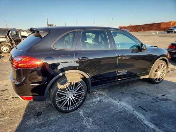 2013 PORSCHE CAYENNE