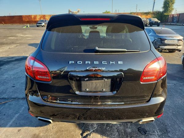 2013 PORSCHE CAYENNE