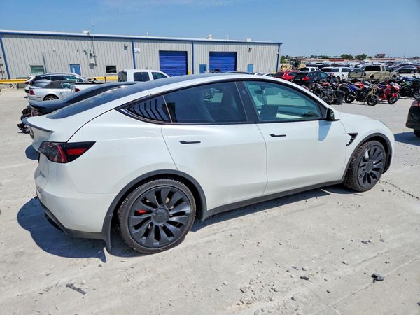 2024 TESLA MODEL Y