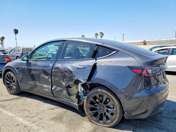 2024 TESLA MODEL Y