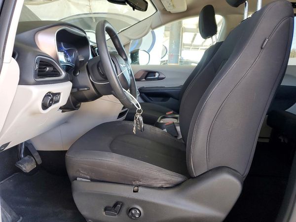 2018 CHRYSLER PACIFICA Touring Plus — DENT