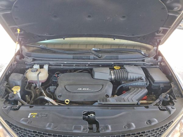 2018 CHRYSLER PACIFICA Touring Plus — Engine bay