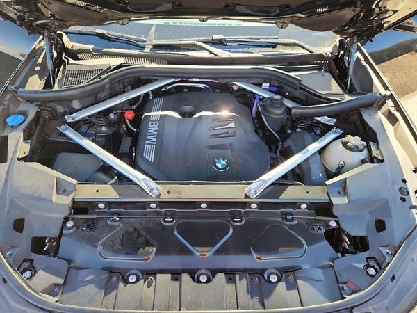 2024 BMW X5 sDrive40i — Engine bay