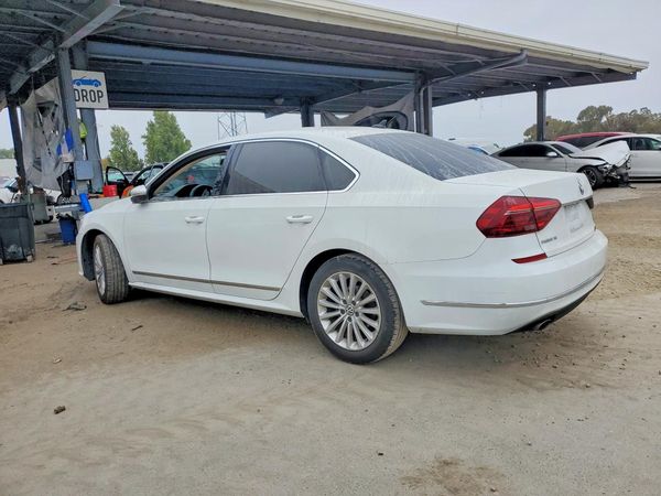 2017 VOLKSWAGEN PASSAT SE