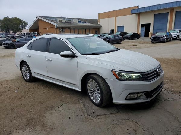 2017 VOLKSWAGEN PASSAT SE