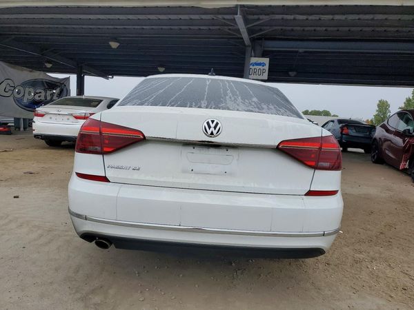 2017 VOLKSWAGEN PASSAT SE