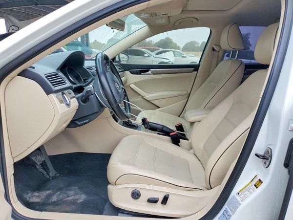 2017 VOLKSWAGEN PASSAT SE