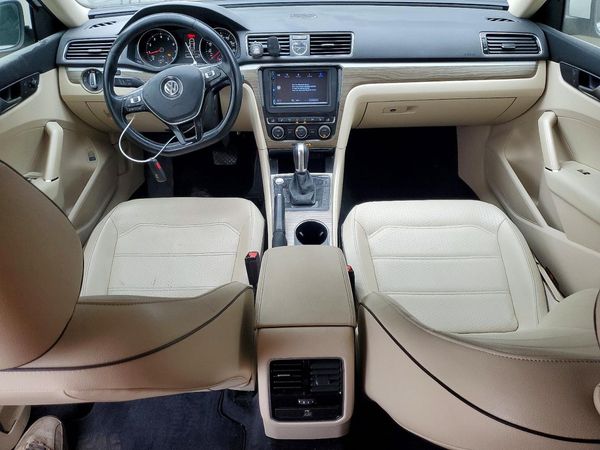 2017 VOLKSWAGEN PASSAT SE