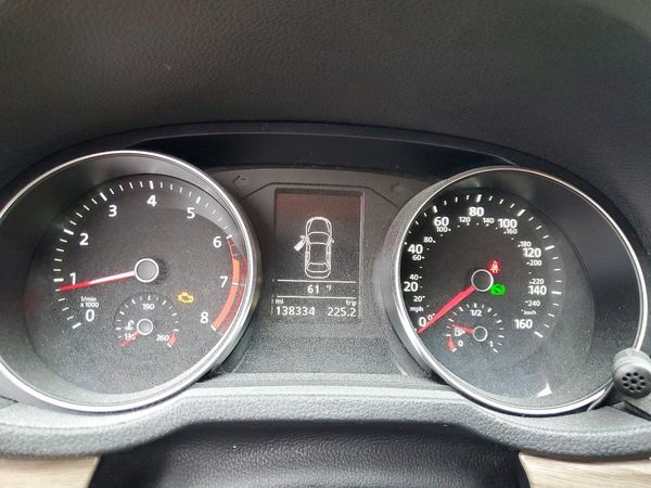 2017 VOLKSWAGEN PASSAT SE
