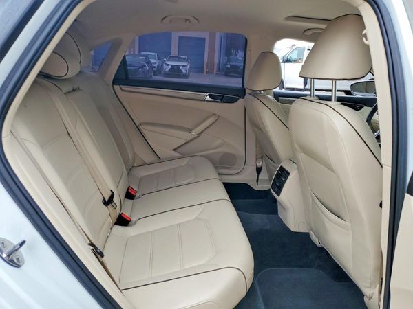 2017 VOLKSWAGEN PASSAT SE