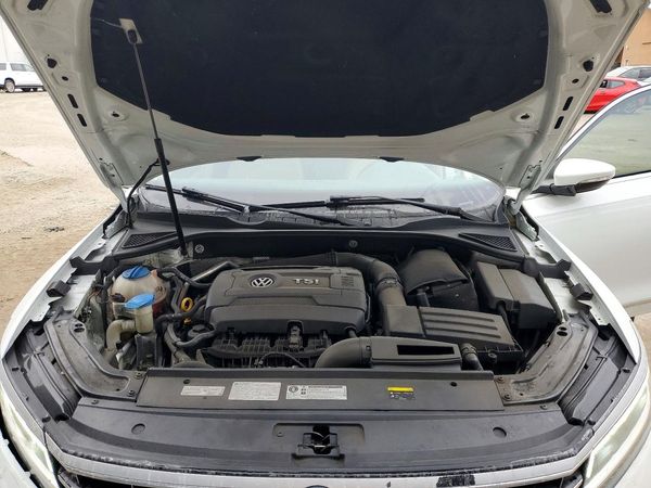 2017 VOLKSWAGEN PASSAT SE