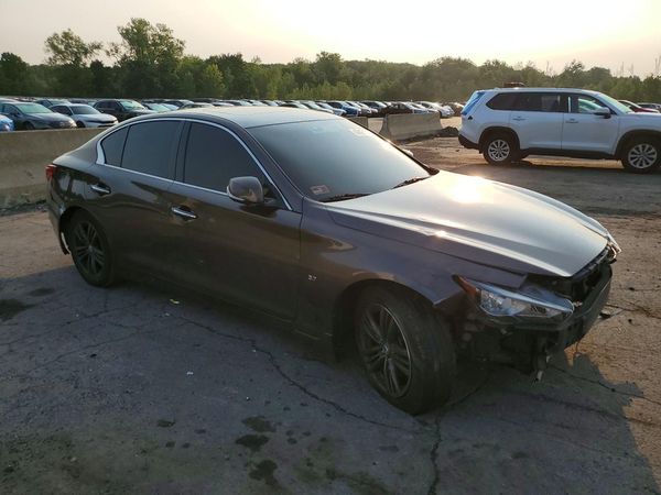 2015 INFINITI Q50