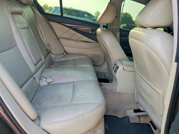 2015 INFINITI Q50