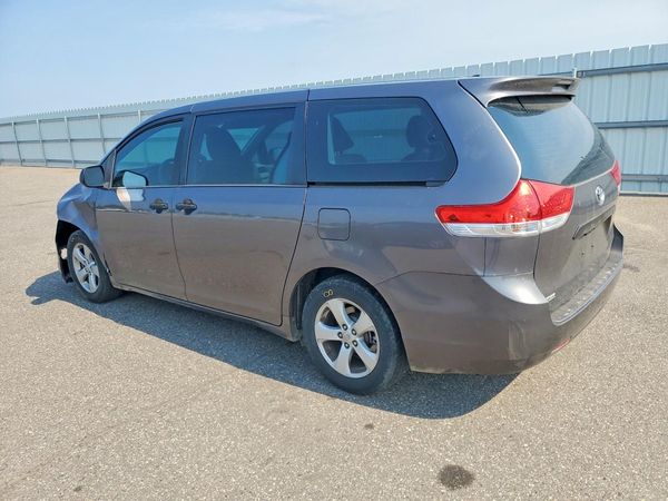 2013 TOYOTA SIENNA