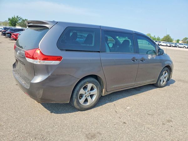 2013 TOYOTA SIENNA
