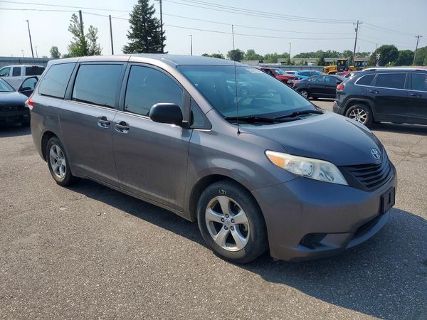 2013 TOYOTA SIENNA