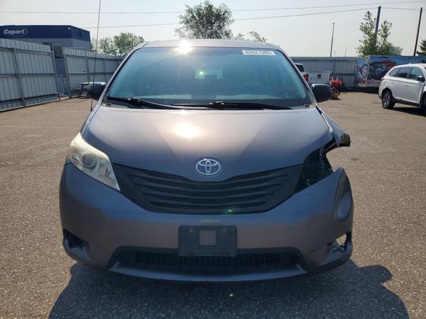 2013 TOYOTA SIENNA