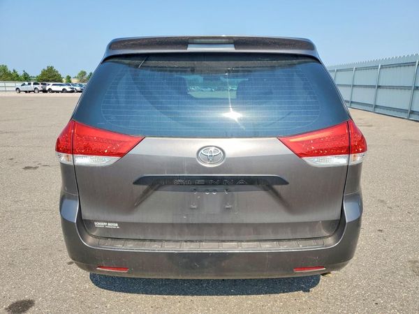 2013 TOYOTA SIENNA