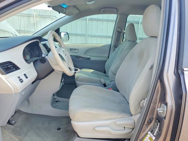2013 TOYOTA SIENNA