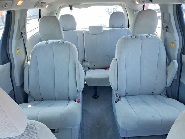 2013 TOYOTA SIENNA