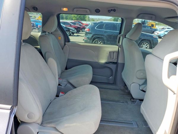 2013 TOYOTA SIENNA