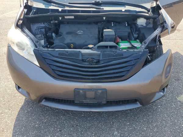 2013 TOYOTA SIENNA