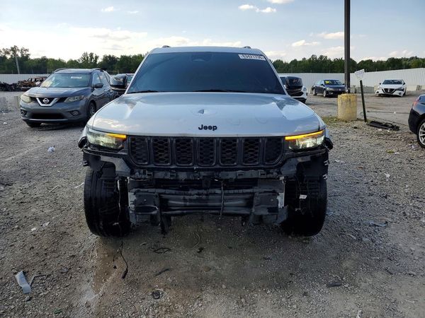 2023 JEEP GRAND CHEROKEE Laredo, Altitude