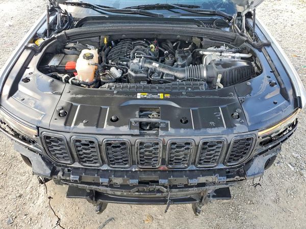 2023 JEEP GRAND CHEROKEE Laredo, Altitude