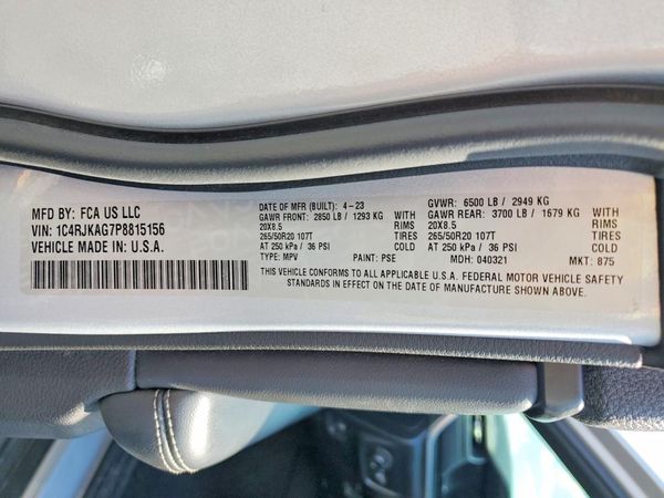 2023 JEEP GRAND CHEROKEE Laredo, Altitude